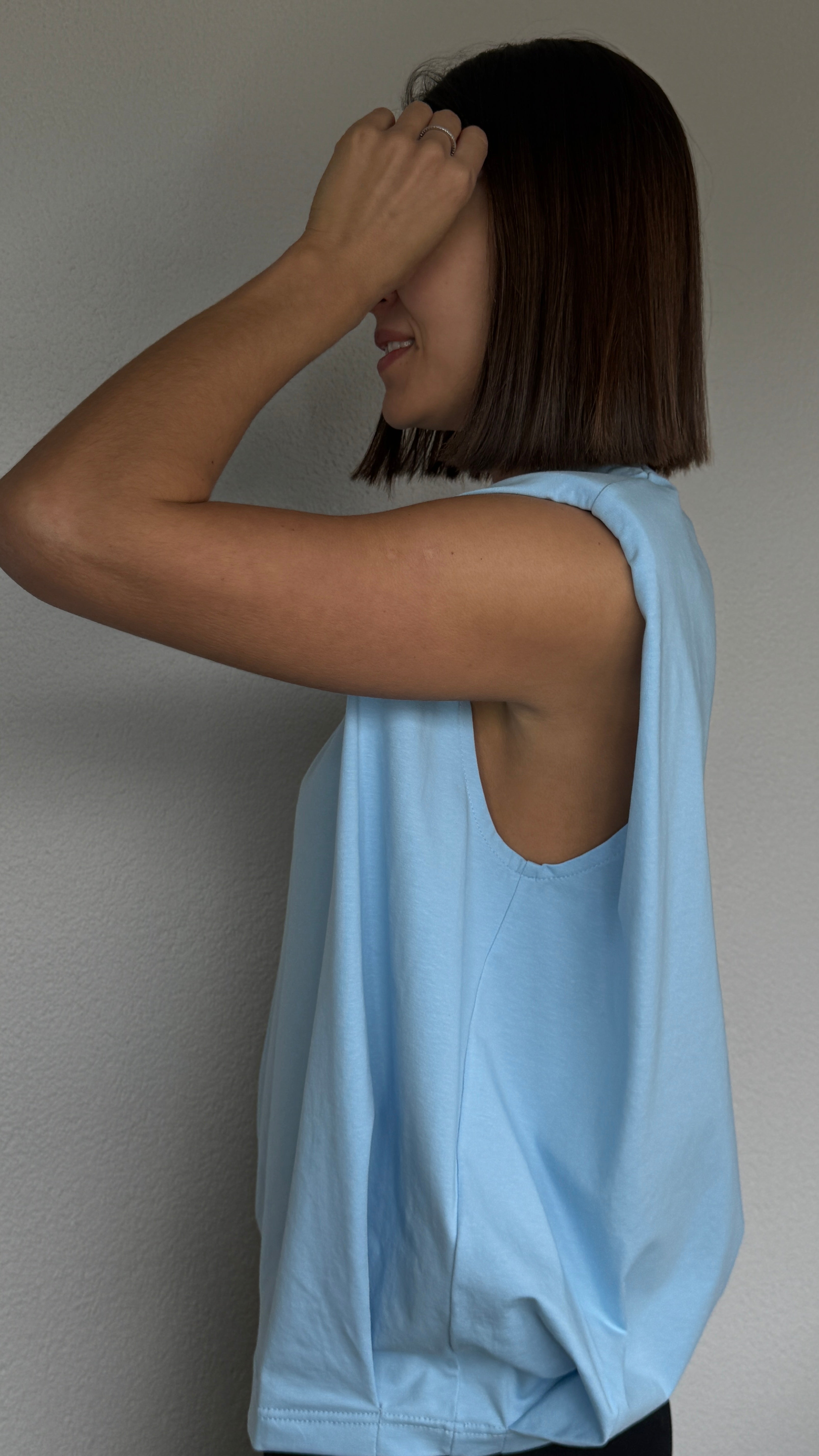 T-shirt with wide shoulders