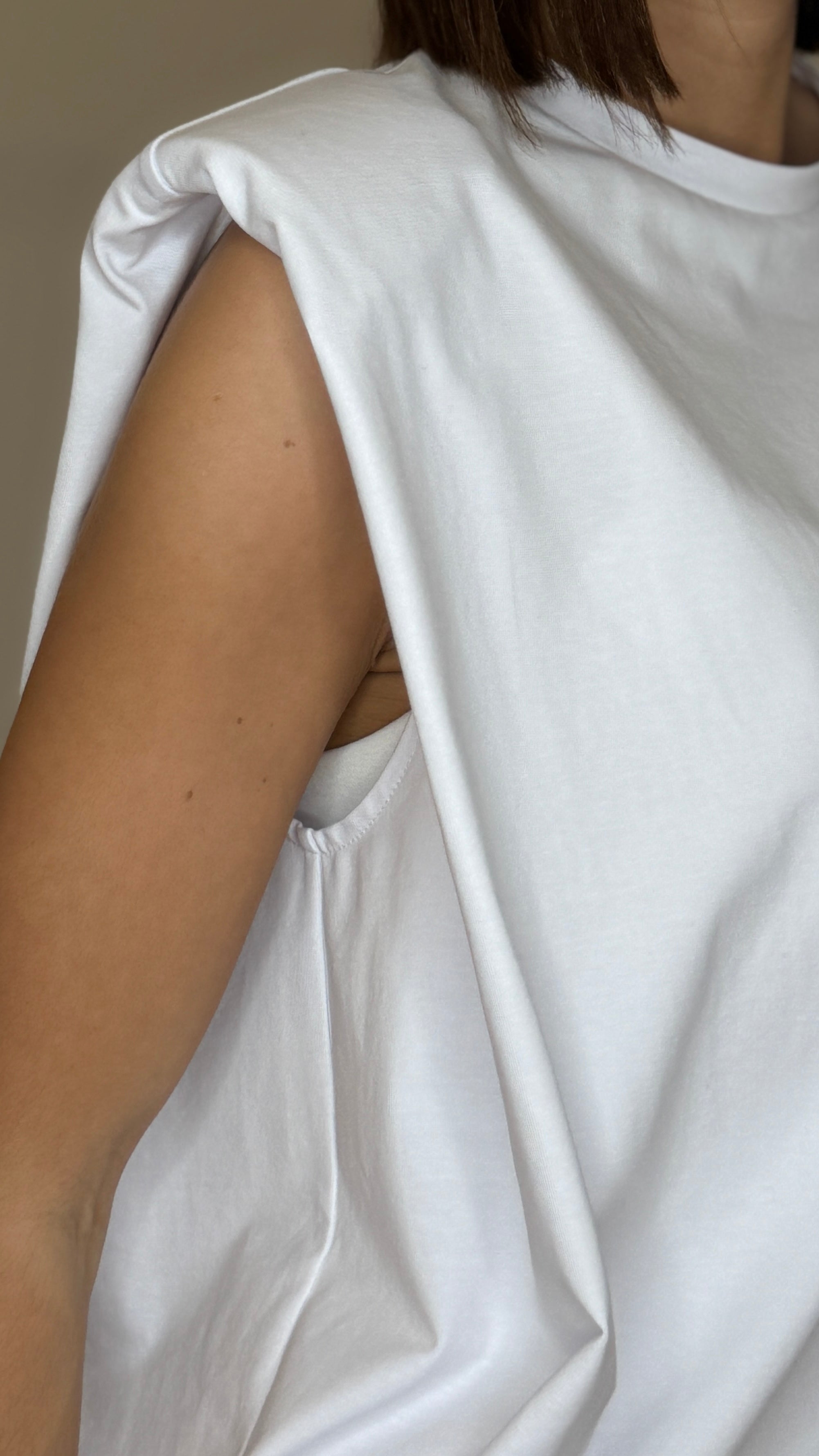 T-shirt with wide shoulders