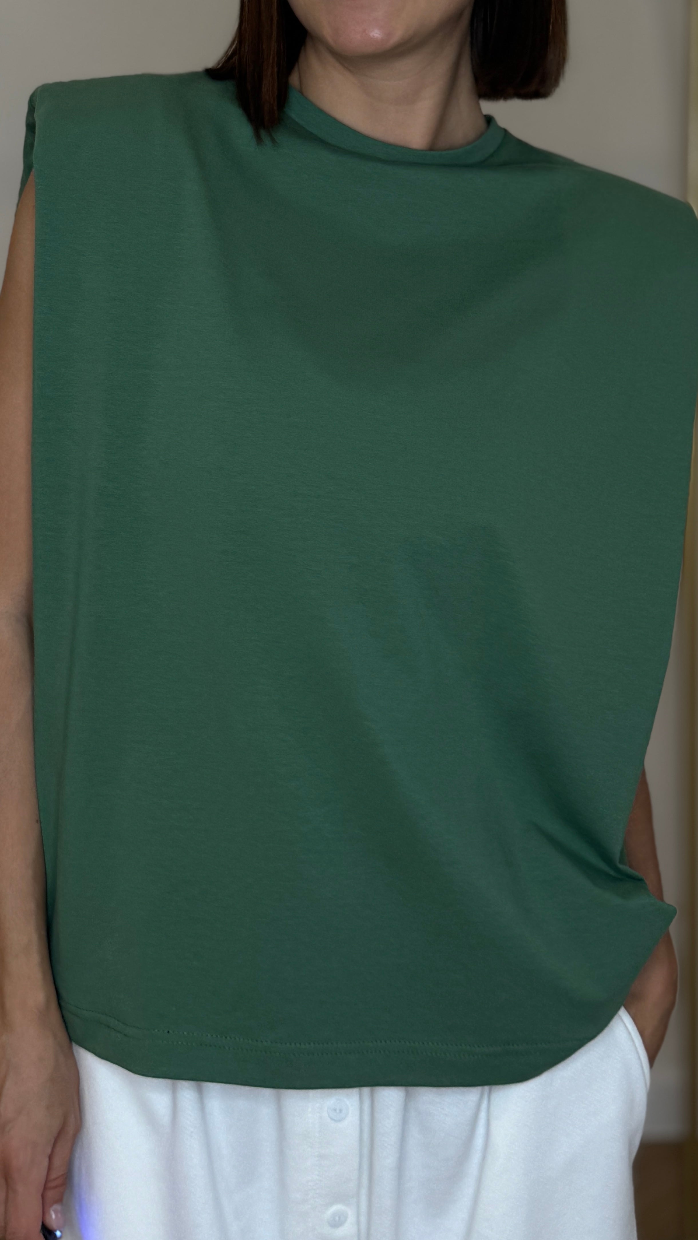 T-shirt with wide shoulders