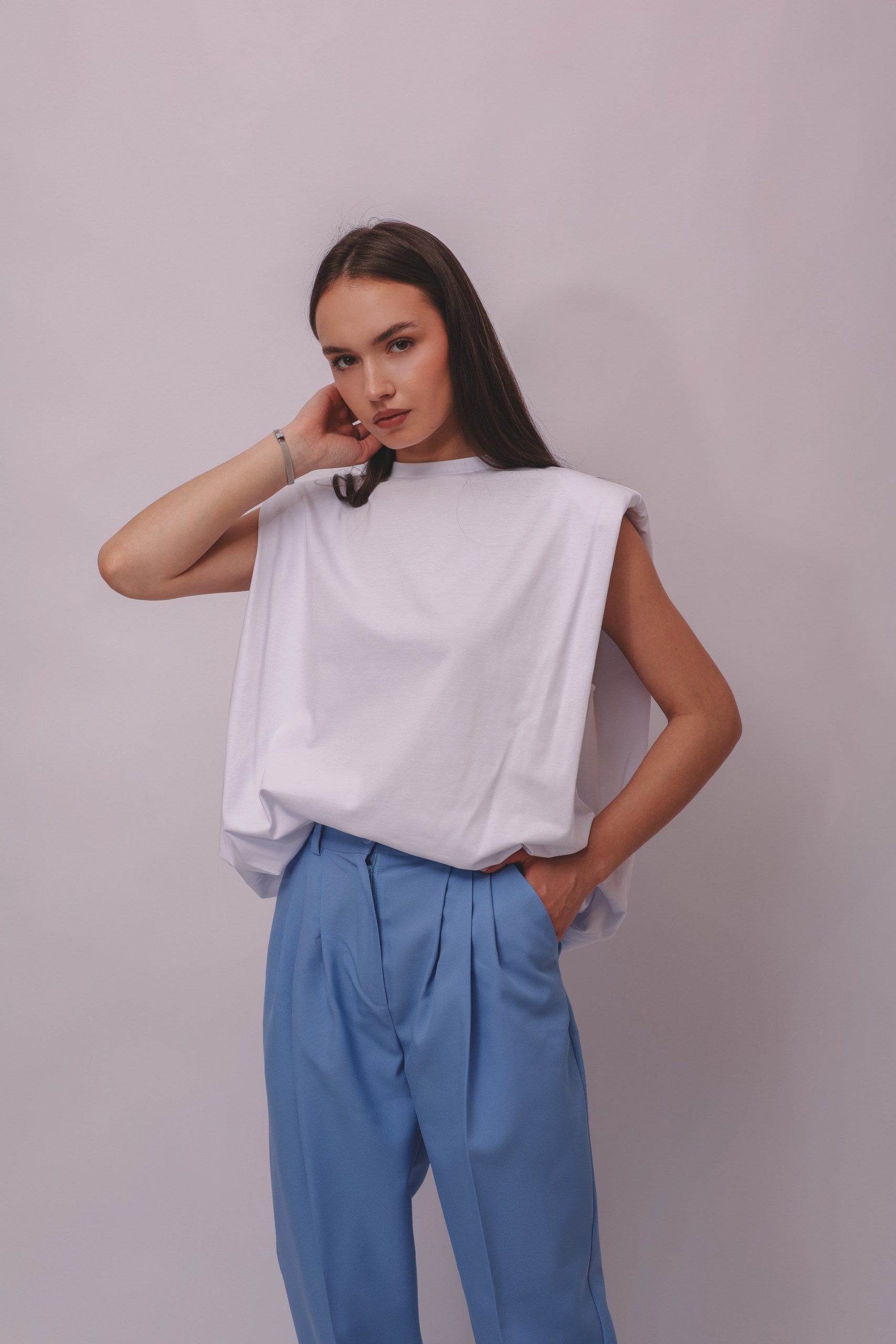 T-shirt with wide shoulders