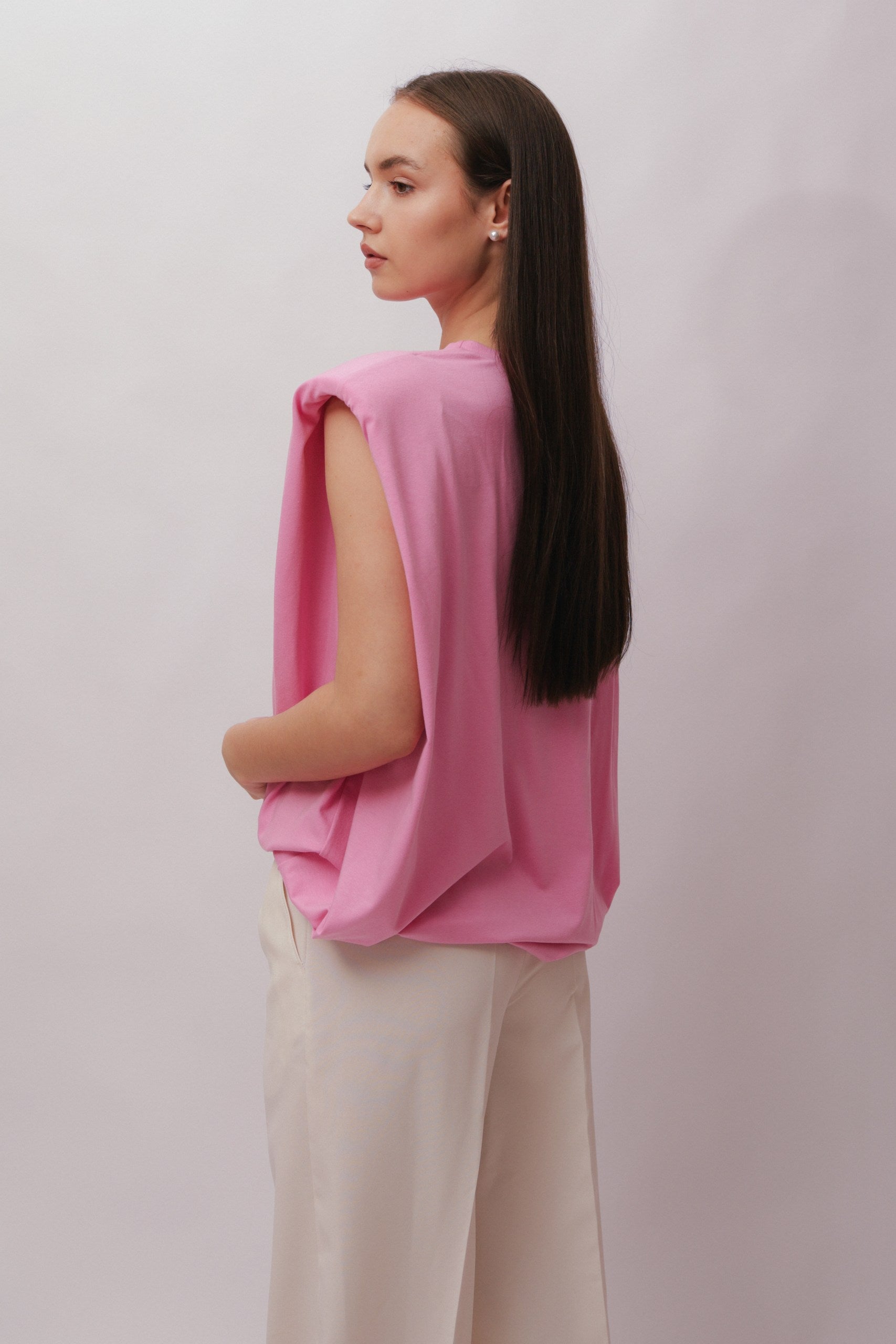 T-shirt with wide shoulders
