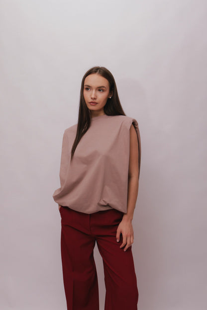 T-shirt with wide shoulders