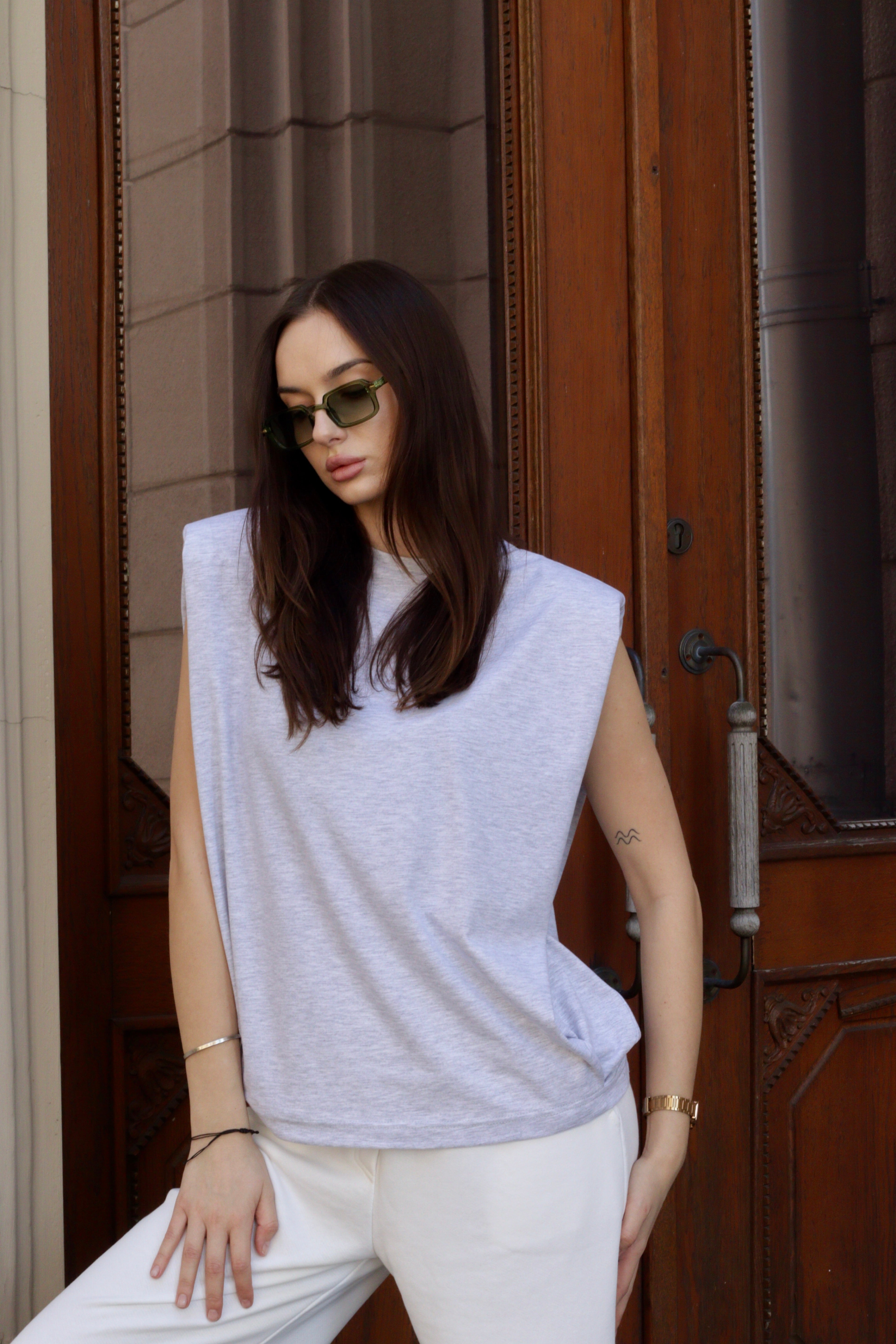 T-shirt with wide shoulders