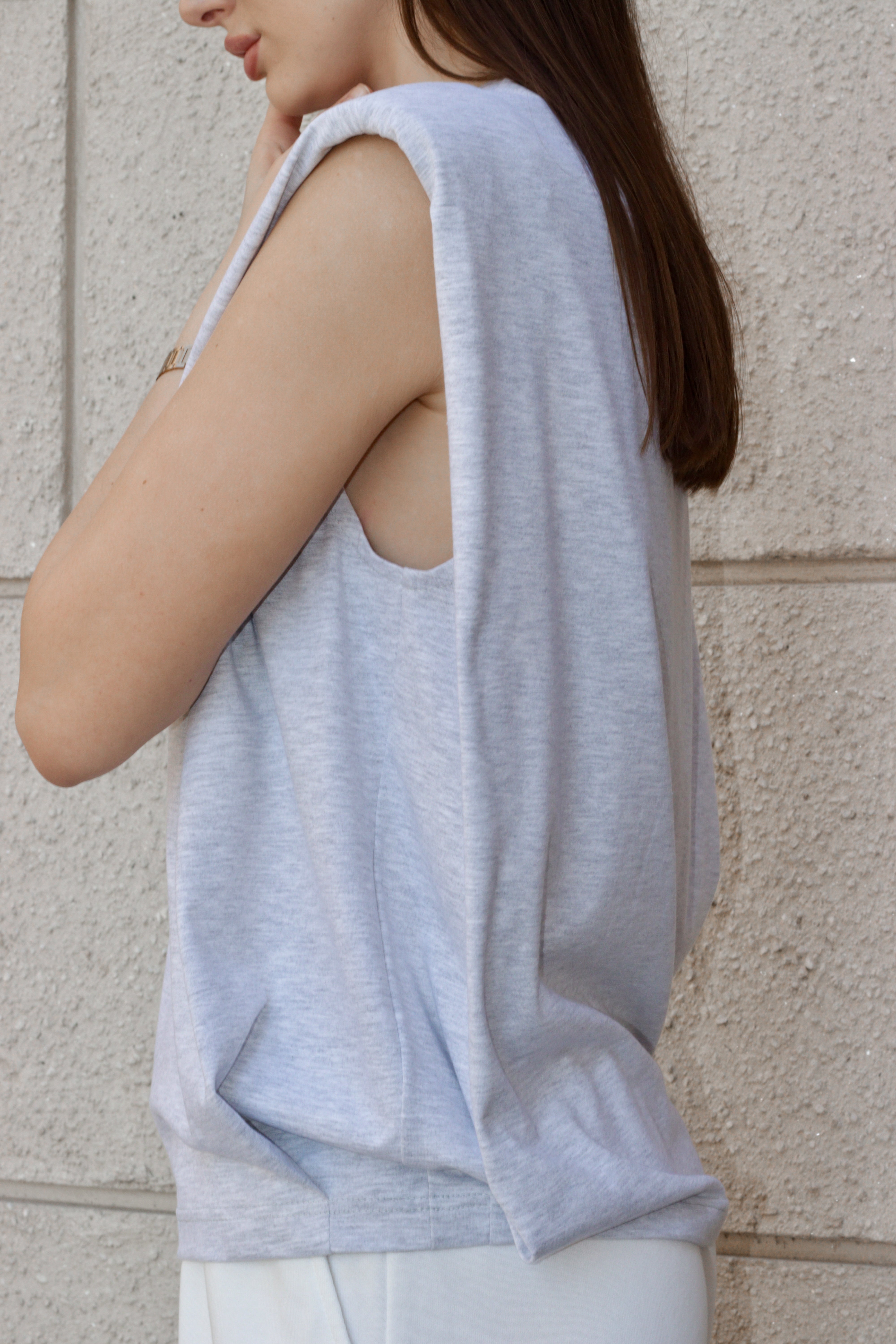 T-shirt with wide shoulders